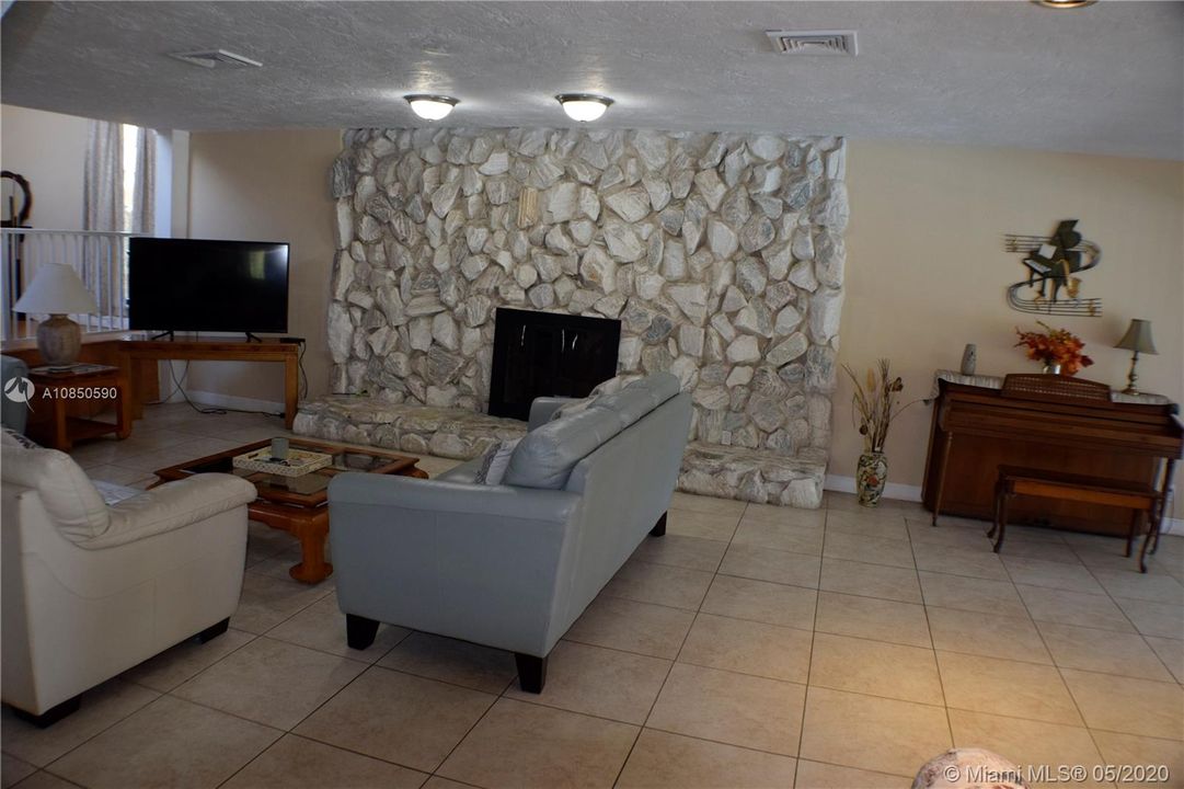 Recently Rented: $3,950 (4 beds, 3 baths, 3882 Square Feet)