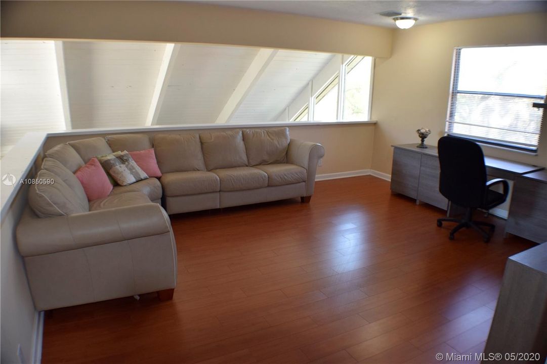 Recently Rented: $3,950 (4 beds, 3 baths, 3882 Square Feet)
