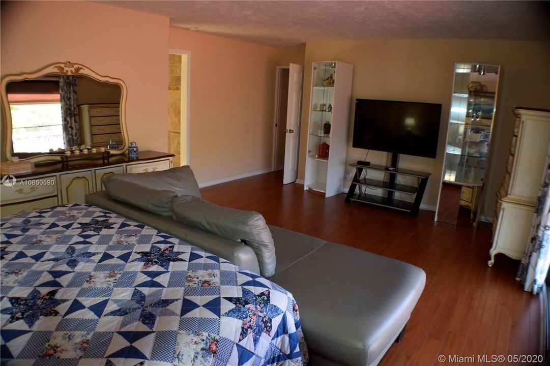 Recently Rented: $3,950 (4 beds, 3 baths, 3882 Square Feet)