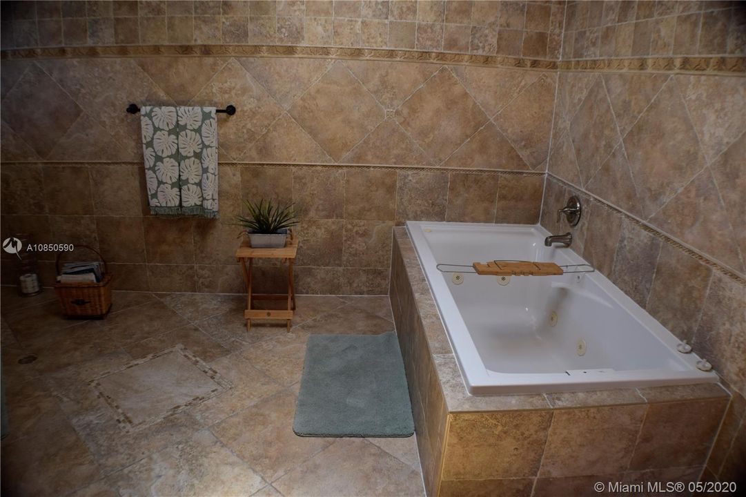 Recently Rented: $3,950 (4 beds, 3 baths, 3882 Square Feet)