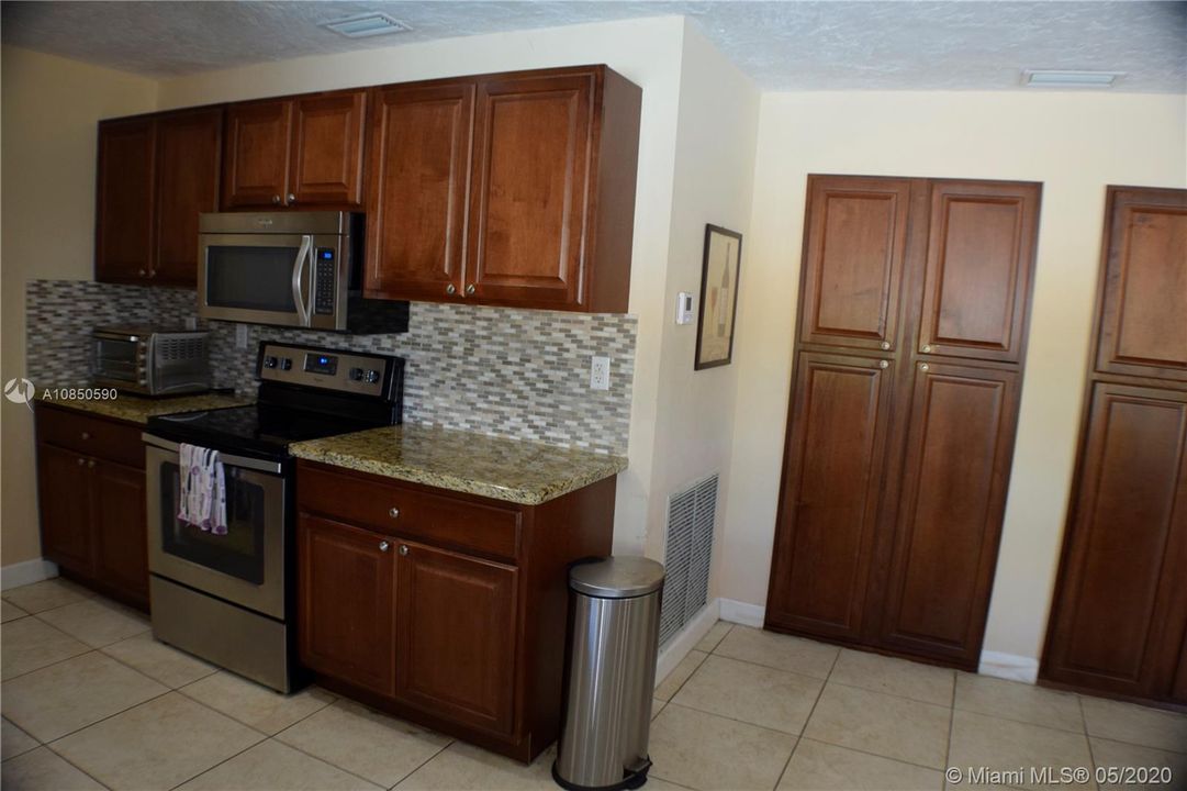 Recently Rented: $3,950 (4 beds, 3 baths, 3882 Square Feet)