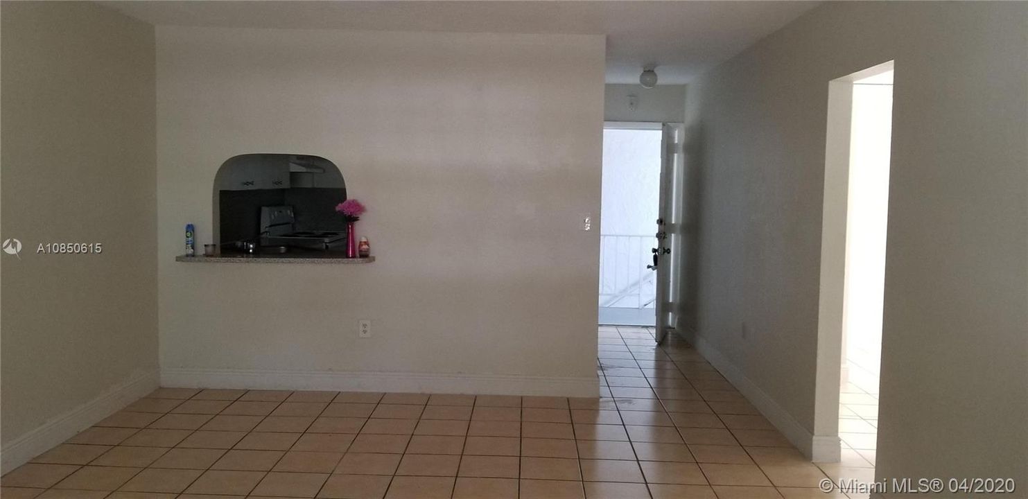Recently Rented: $1,300 (2 beds, 1 baths, 801 Square Feet)