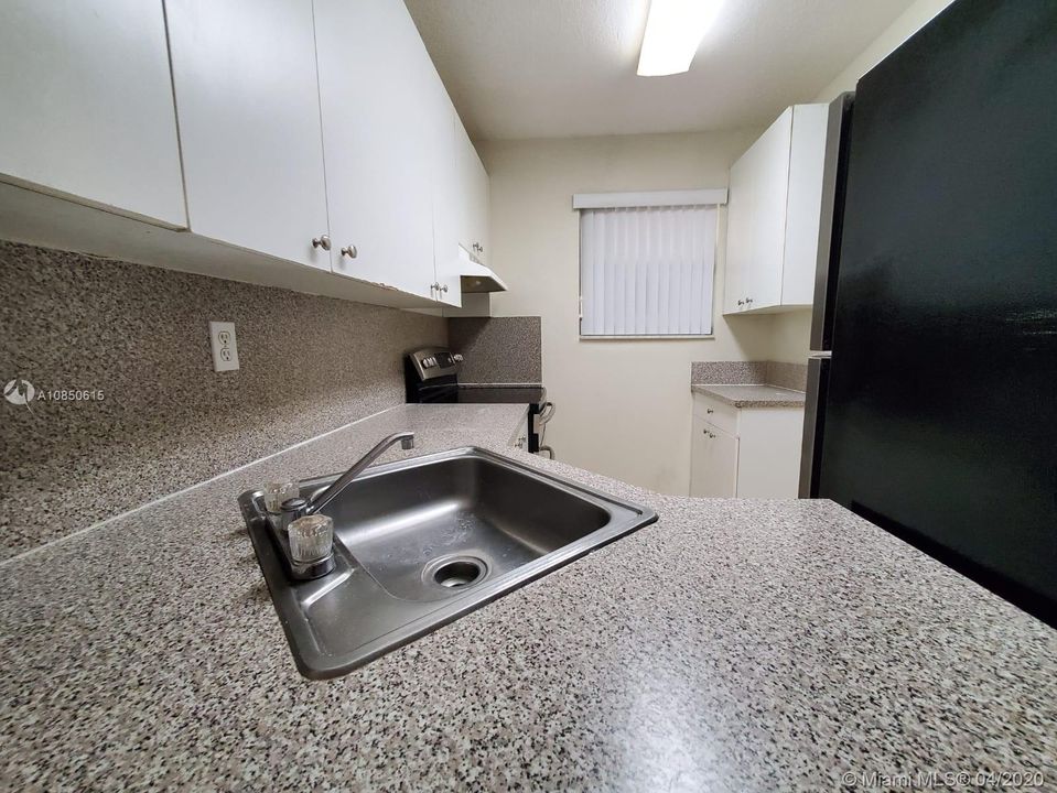 Recently Rented: $1,300 (2 beds, 1 baths, 801 Square Feet)