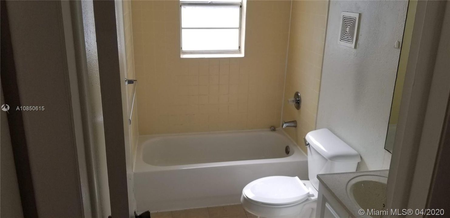 Recently Rented: $1,300 (2 beds, 1 baths, 801 Square Feet)