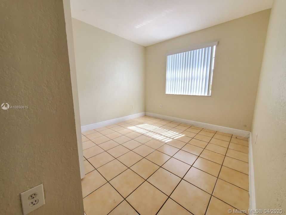 Recently Rented: $1,300 (2 beds, 1 baths, 801 Square Feet)