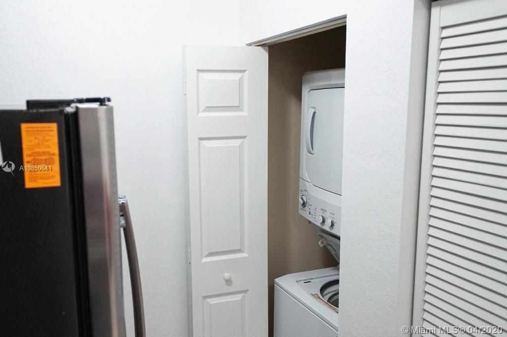 Washer/Dryer in Studio