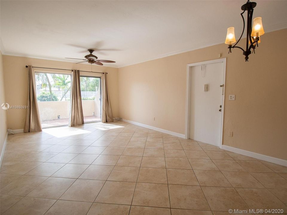 Recently Rented: $1,325 (1 beds, 1 baths, 758 Square Feet)