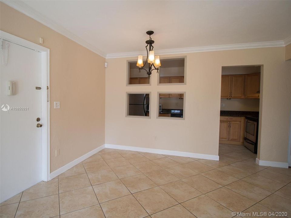 Recently Rented: $1,325 (1 beds, 1 baths, 758 Square Feet)
