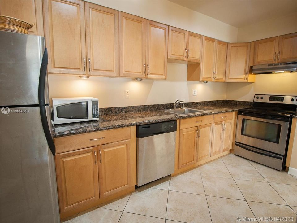 Recently Rented: $1,325 (1 beds, 1 baths, 758 Square Feet)