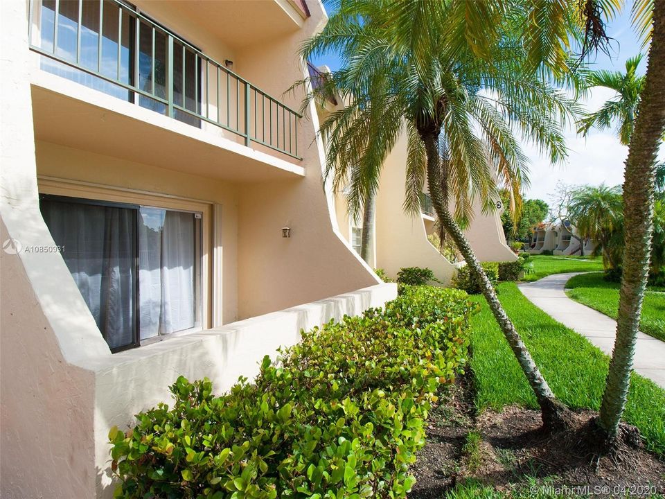 Recently Rented: $1,325 (1 beds, 1 baths, 758 Square Feet)