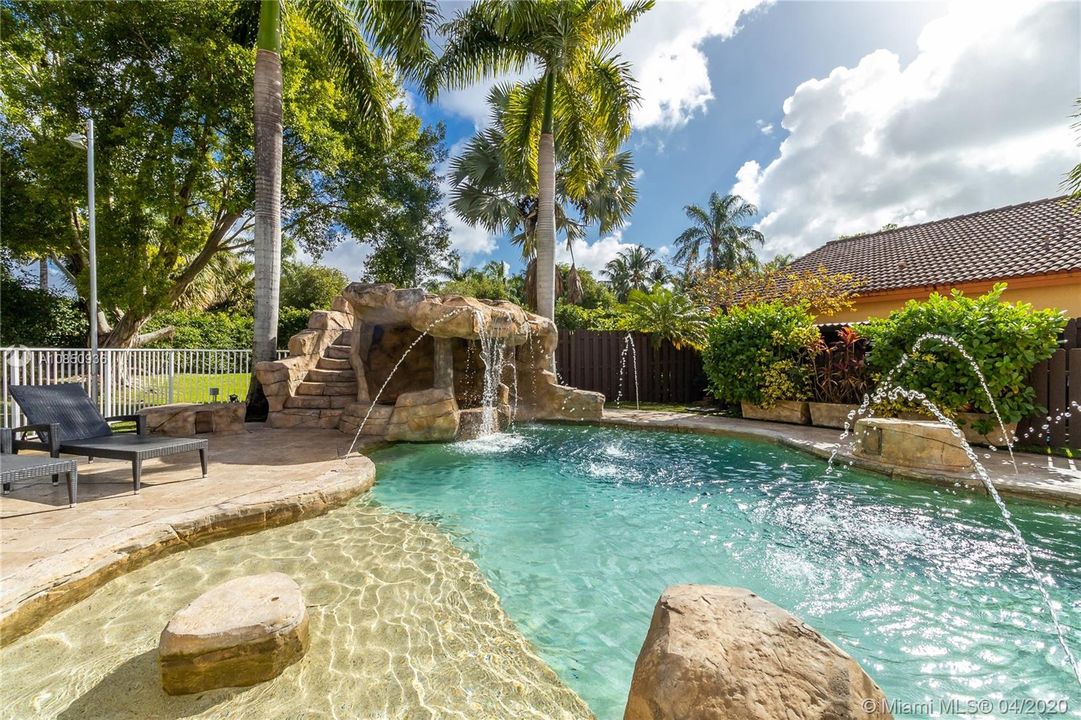 Recently Rented: $4,200 (5 beds, 4 baths, 2569 Square Feet)