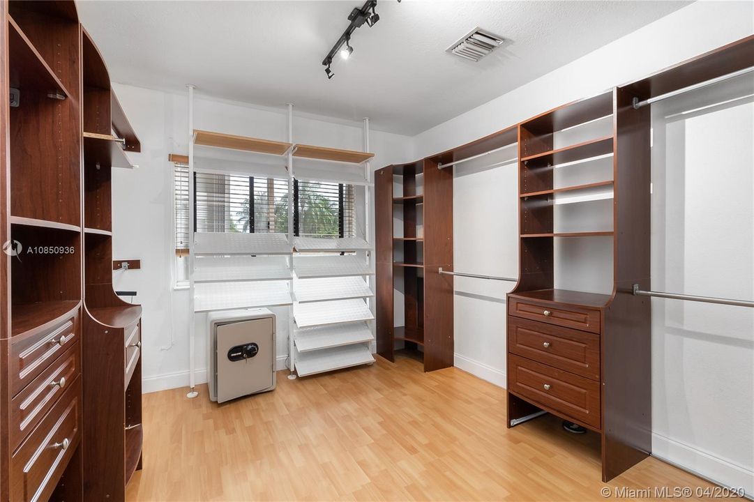 Recently Rented: $4,200 (5 beds, 4 baths, 2569 Square Feet)