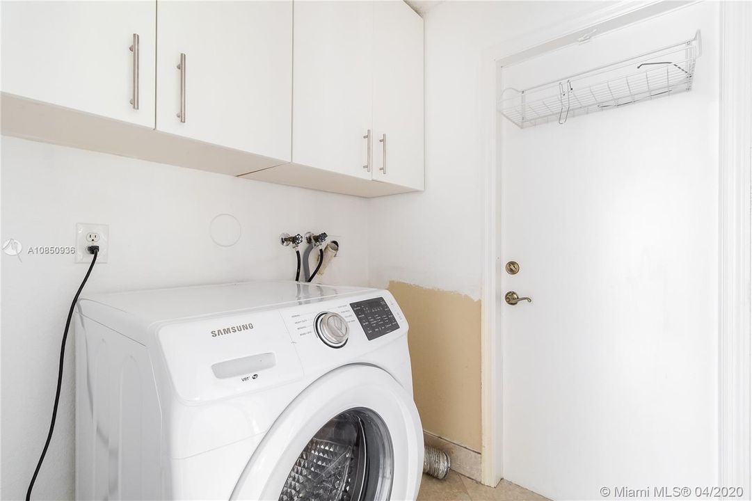 Recently Rented: $4,200 (5 beds, 4 baths, 2569 Square Feet)