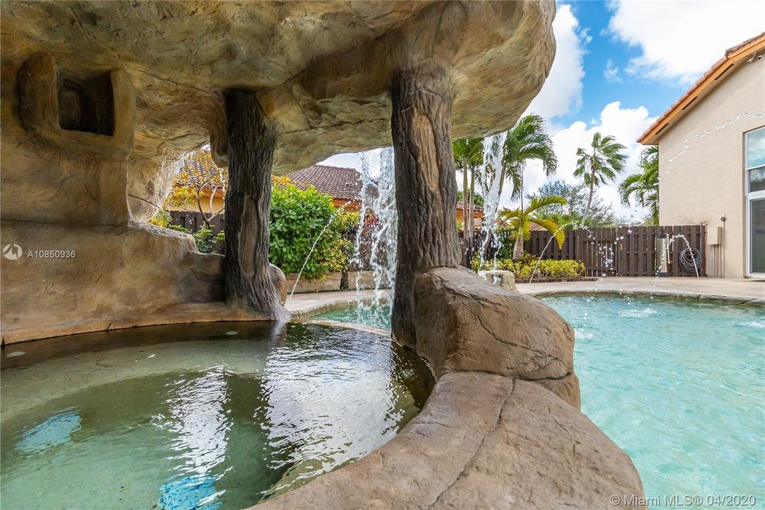 Recently Rented: $4,200 (5 beds, 4 baths, 2569 Square Feet)