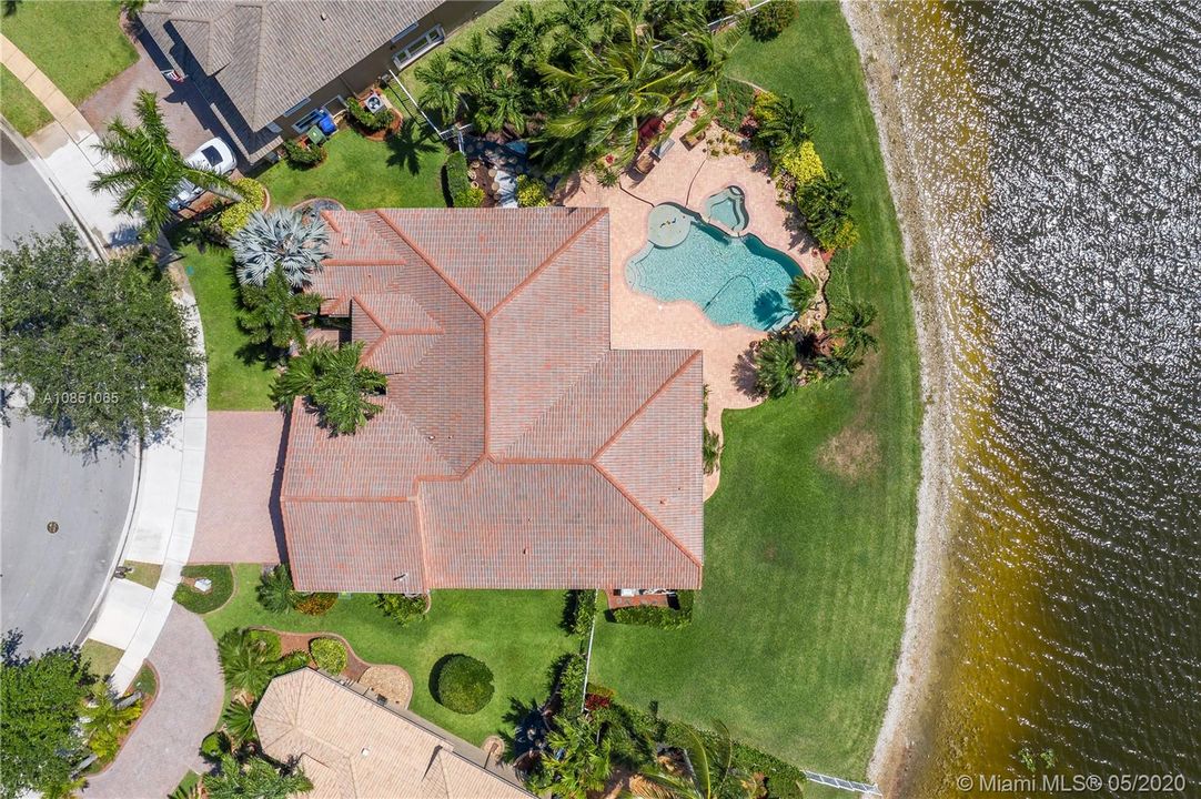 Recently Sold: $650,000 (5 beds, 3 baths, 2444 Square Feet)