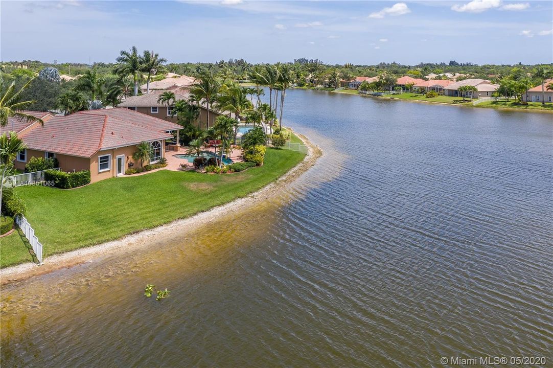 Recently Sold: $650,000 (5 beds, 3 baths, 2444 Square Feet)