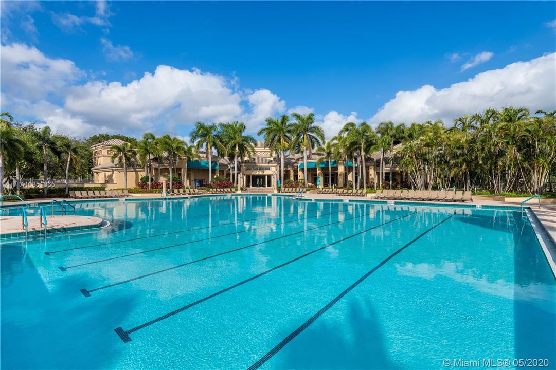 Recently Sold: $650,000 (5 beds, 3 baths, 2444 Square Feet)