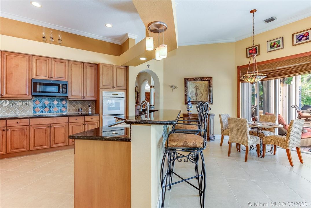 Recently Sold: $650,000 (5 beds, 3 baths, 2444 Square Feet)