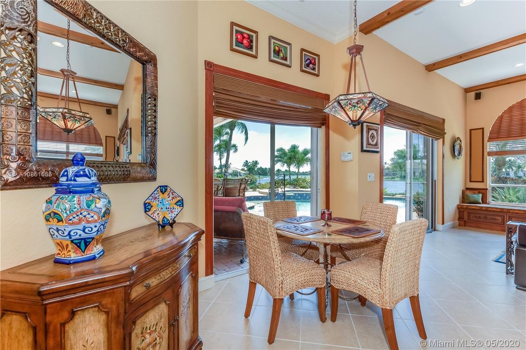 Recently Sold: $650,000 (5 beds, 3 baths, 2444 Square Feet)