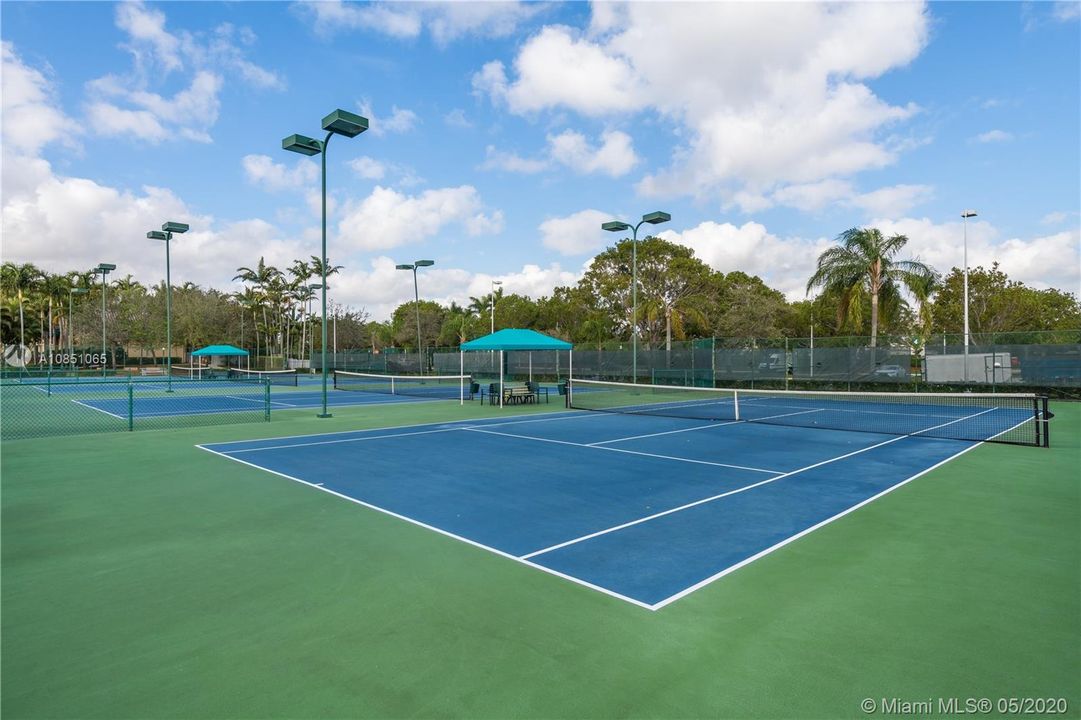 Recently Sold: $650,000 (5 beds, 3 baths, 2444 Square Feet)