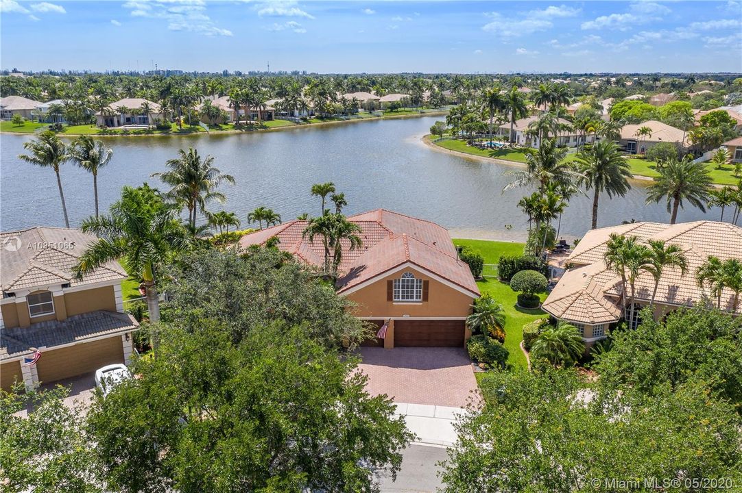 Recently Sold: $650,000 (5 beds, 3 baths, 2444 Square Feet)