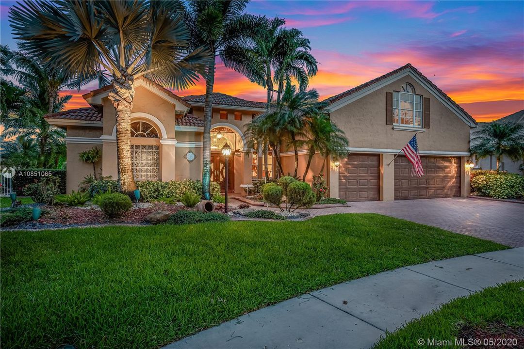 Recently Sold: $650,000 (5 beds, 3 baths, 2444 Square Feet)