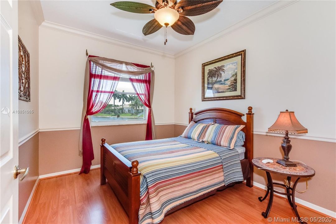 Recently Sold: $650,000 (5 beds, 3 baths, 2444 Square Feet)