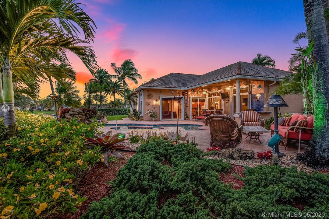 Recently Sold: $650,000 (5 beds, 3 baths, 2444 Square Feet)