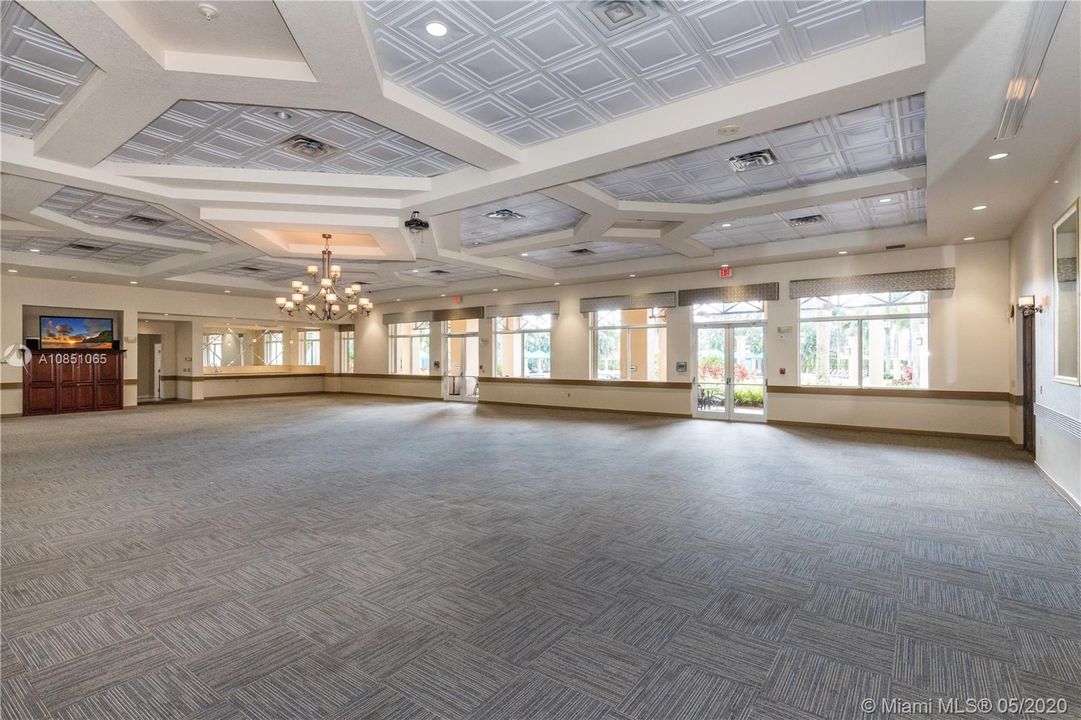 Recently Sold: $650,000 (5 beds, 3 baths, 2444 Square Feet)