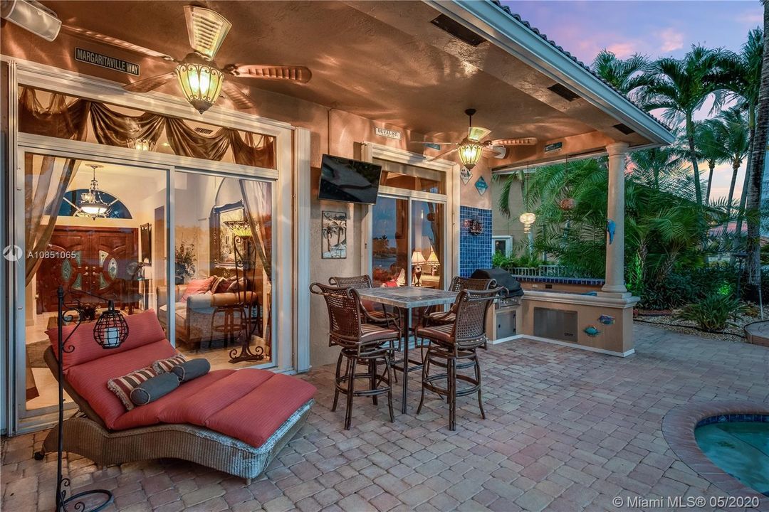 Recently Sold: $650,000 (5 beds, 3 baths, 2444 Square Feet)