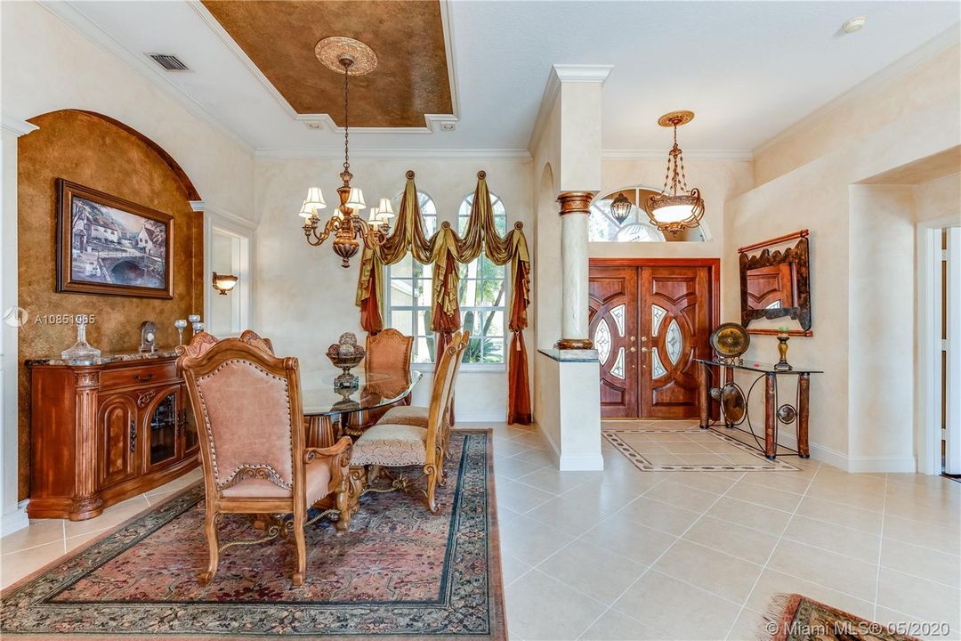 Recently Sold: $650,000 (5 beds, 3 baths, 2444 Square Feet)