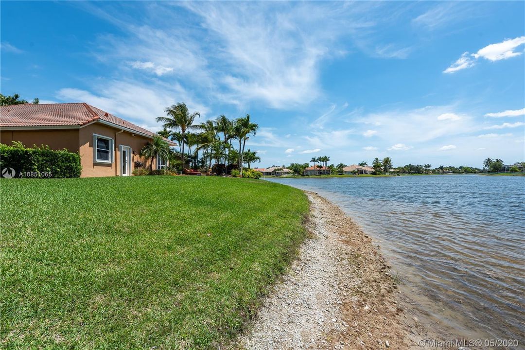 Recently Sold: $650,000 (5 beds, 3 baths, 2444 Square Feet)