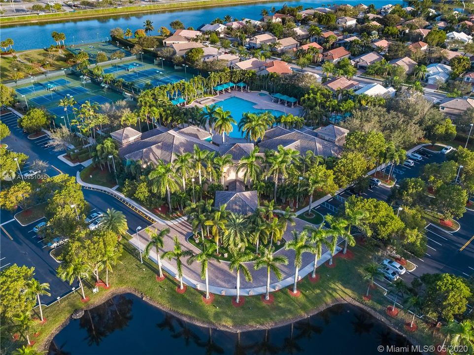 Recently Sold: $650,000 (5 beds, 3 baths, 2444 Square Feet)