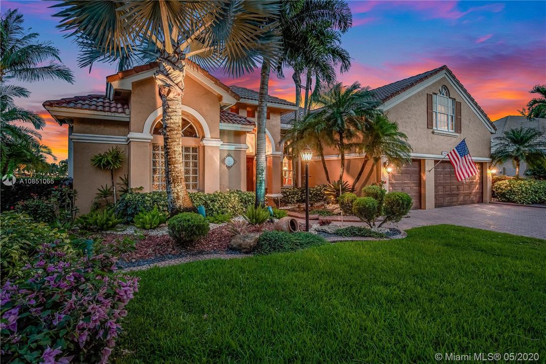 Recently Sold: $650,000 (5 beds, 3 baths, 2444 Square Feet)