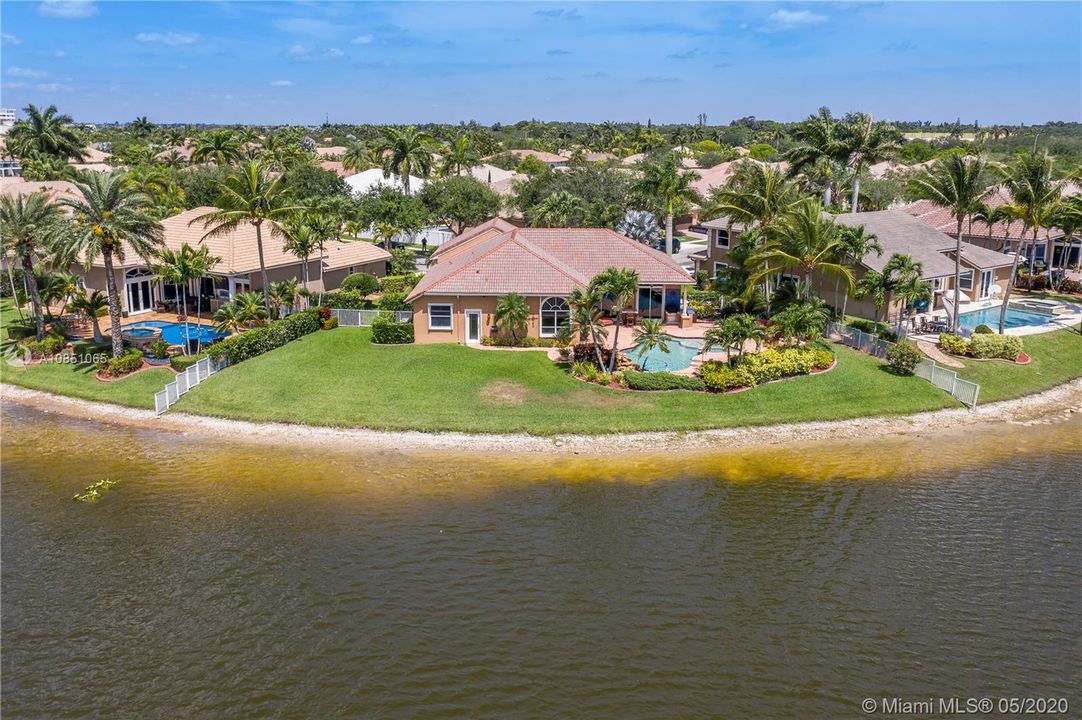 Recently Sold: $650,000 (5 beds, 3 baths, 2444 Square Feet)