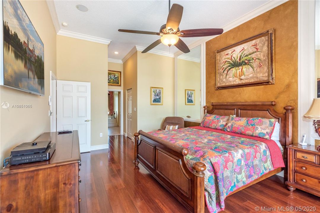 Recently Sold: $650,000 (5 beds, 3 baths, 2444 Square Feet)