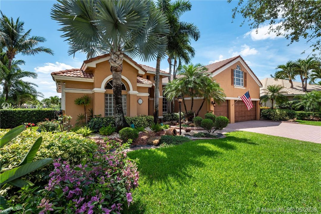 Recently Sold: $650,000 (5 beds, 3 baths, 2444 Square Feet)
