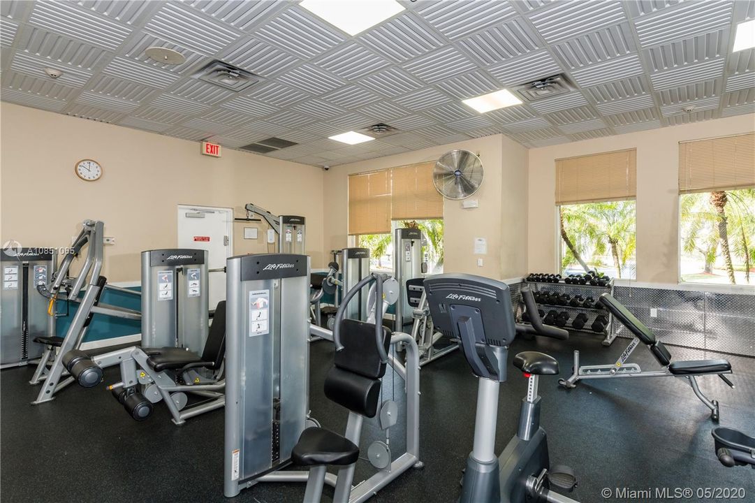 Recently Sold: $650,000 (5 beds, 3 baths, 2444 Square Feet)