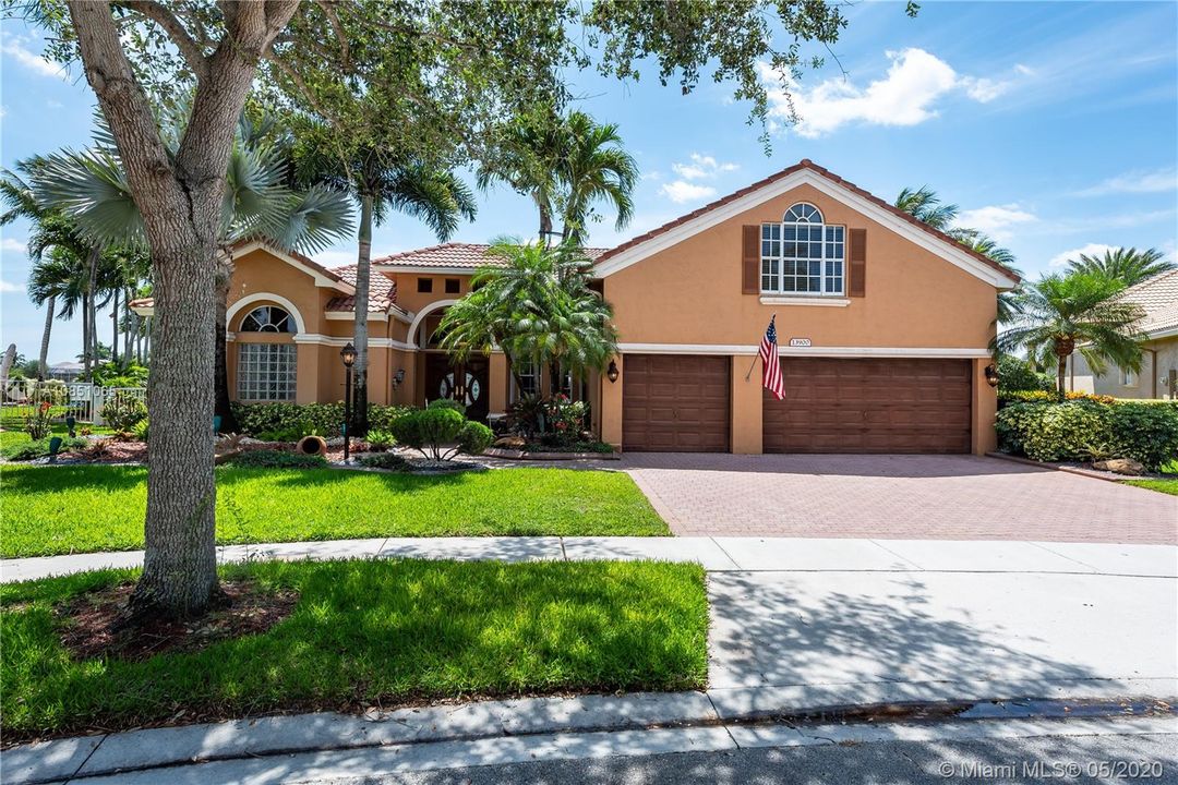 Recently Sold: $650,000 (5 beds, 3 baths, 2444 Square Feet)