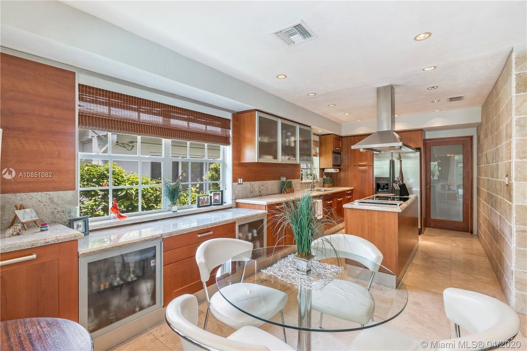 Recientemente alquilado: $3,825 (3 camas, 2 baños, 1701 Pies cuadrados)
