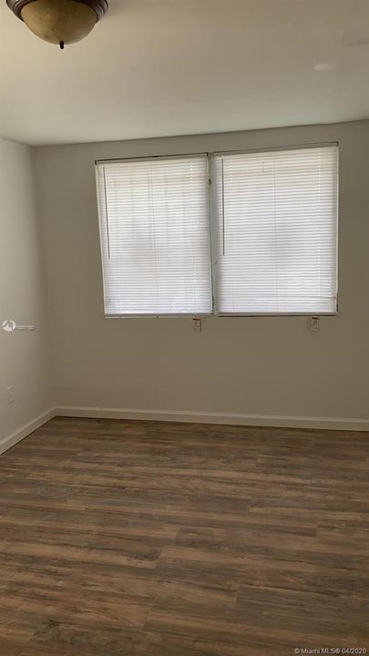 Recently Rented: $1,350 (3 beds, 2 baths, 916 Square Feet)