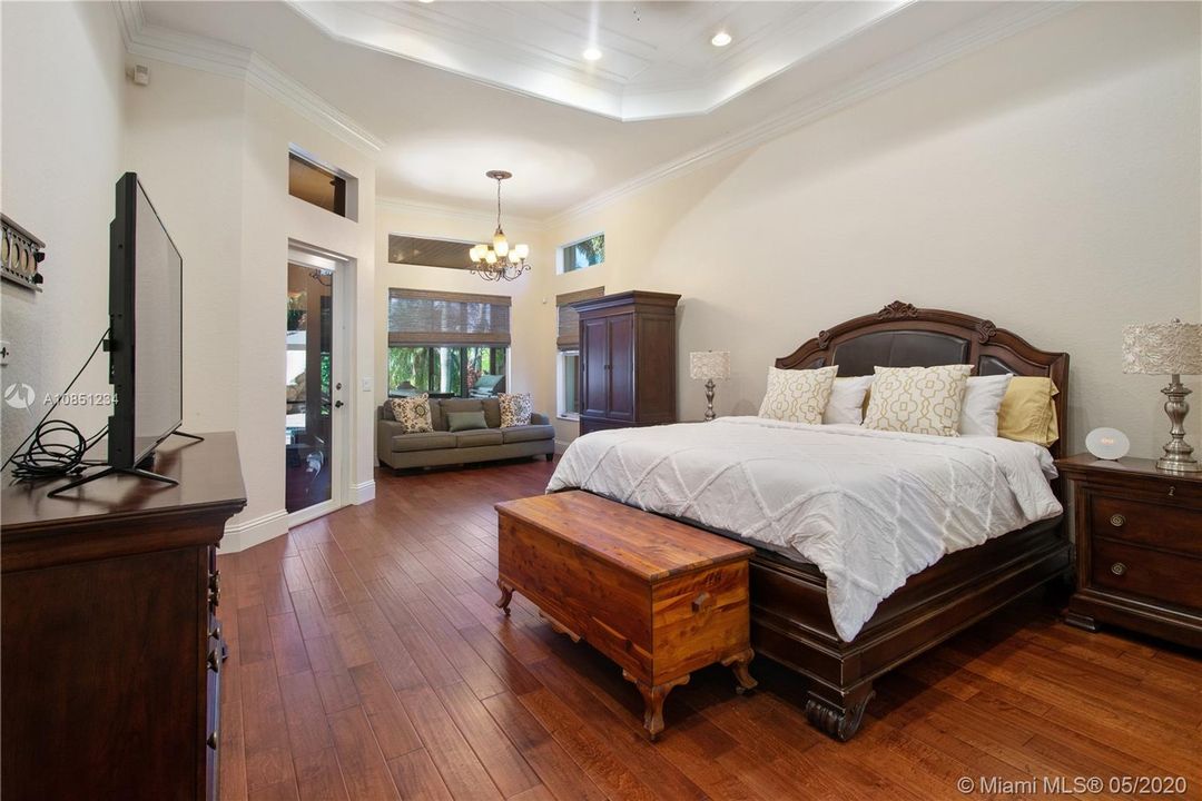 Vendido Recientemente: $1,025,000 (5 camas, 3 baños, 4155 Pies cuadrados)