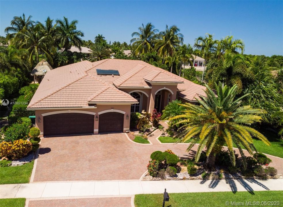 Vendido Recientemente: $1,025,000 (5 camas, 3 baños, 4155 Pies cuadrados)