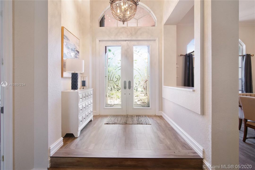 Vendido Recientemente: $1,025,000 (5 camas, 3 baños, 4155 Pies cuadrados)
