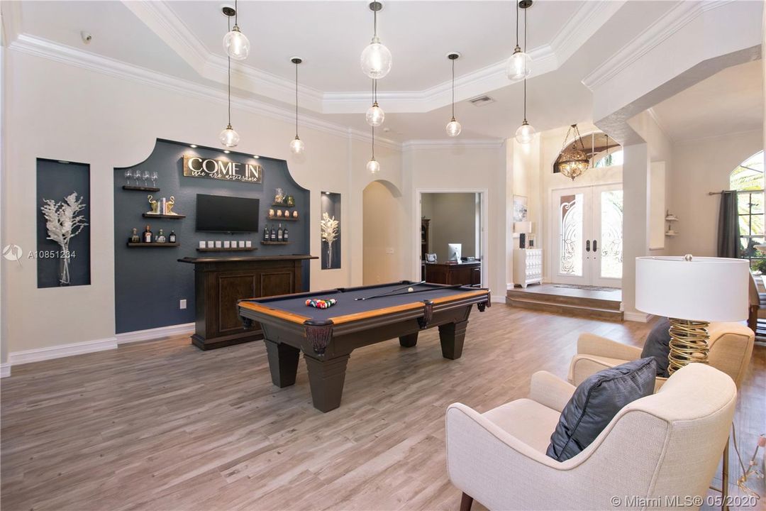 Vendido Recientemente: $1,025,000 (5 camas, 3 baños, 4155 Pies cuadrados)