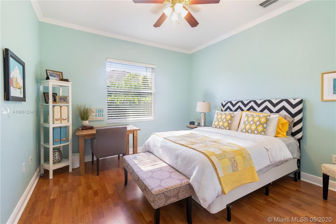 Vendido Recientemente: $1,025,000 (5 camas, 3 baños, 4155 Pies cuadrados)