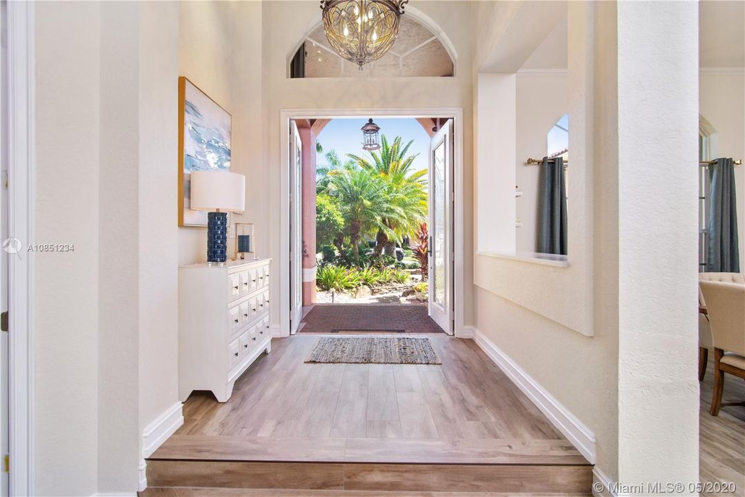 Vendido Recientemente: $1,025,000 (5 camas, 3 baños, 4155 Pies cuadrados)