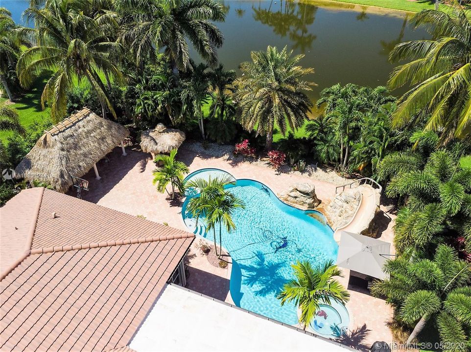 Vendido Recientemente: $1,025,000 (5 camas, 3 baños, 4155 Pies cuadrados)