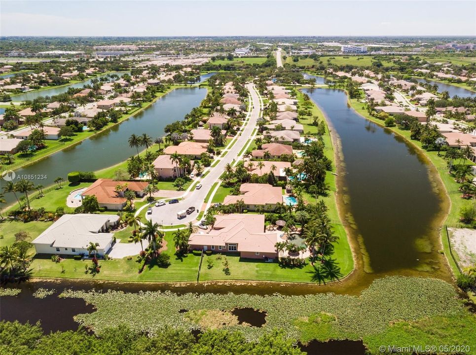 Vendido Recientemente: $1,025,000 (5 camas, 3 baños, 4155 Pies cuadrados)