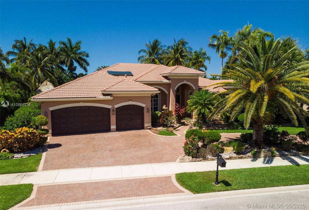 Vendido Recientemente: $1,025,000 (5 camas, 3 baños, 4155 Pies cuadrados)